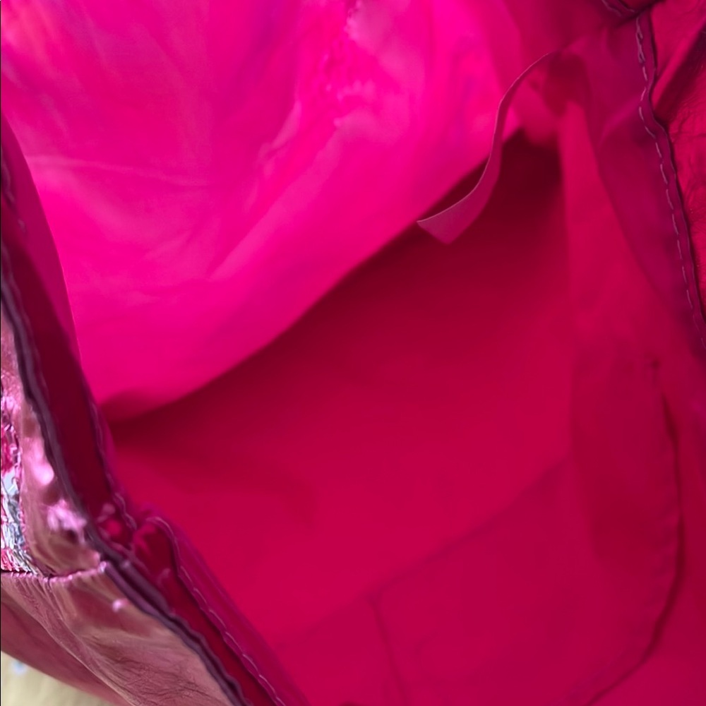 Pink Chevron Tote Bag with Dynamic Design - Picture 5 of 6